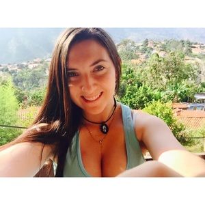 Meet your Posher, Claudia